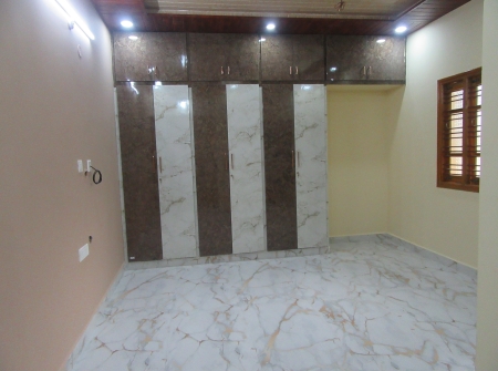 824547671-2) Li id 407 - Childrens Bedroom.JPG